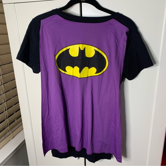 Batman Graphic T-Shirt with Removable Cape - Picture 6 of 10